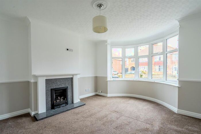 4 Bedroom Semi-Detached House To Rent In Rawcliffe Croft, York, YO30