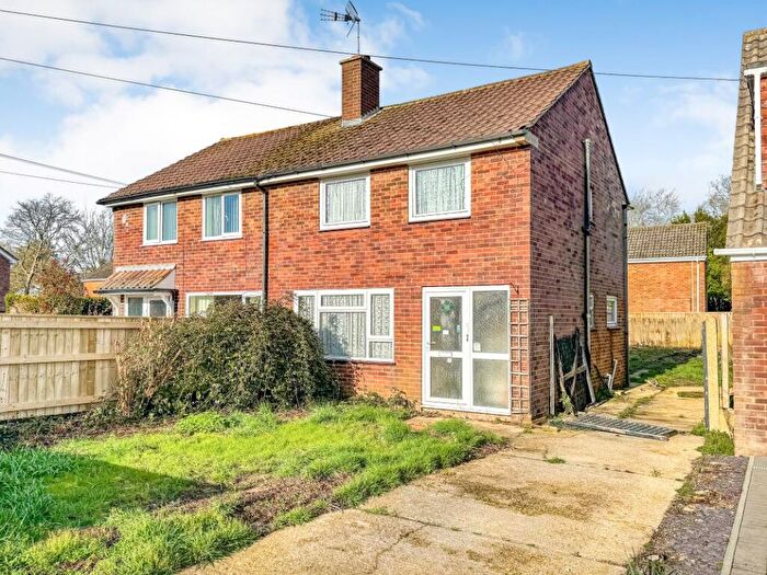 3 Bedroom Semi-Detached House For Sale In Heatherstone Avenue, Dibden Purlieu, Southampton, Hampshire, SO45