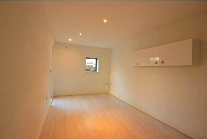 1 Bedroom Flat To Rent In Woodin`s Way, North Oxford, OX1