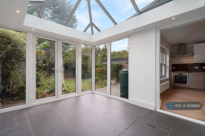 3 Bedroom Semi-Detached House To Rent In Macquarie Way, London, E14