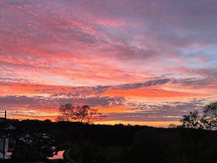 5 Bedroom Detached House For Sale In Hawthorn Close, Disley, Stockport, Cheshire, SK12