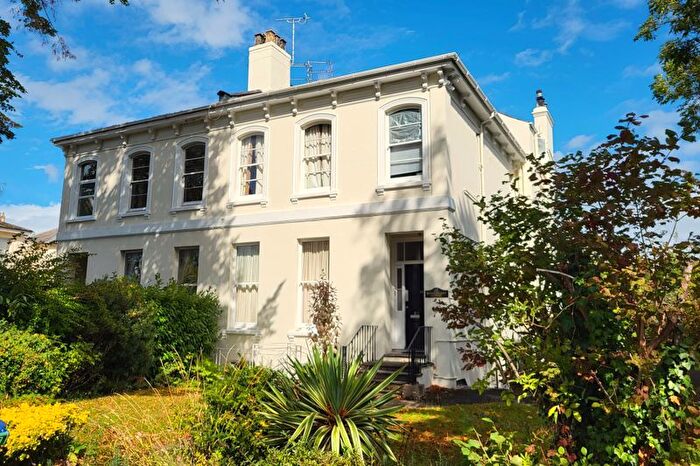 1 Bedroom Flat For Sale In Sydenham Road North, Cheltenham, GL52