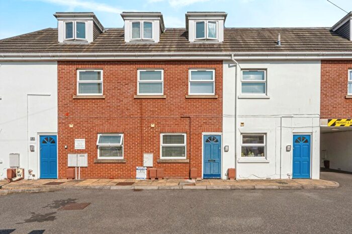1 Bedroom Flat For Sale In Manor Park Avenue, Portsmouth, Hampshire, PO3