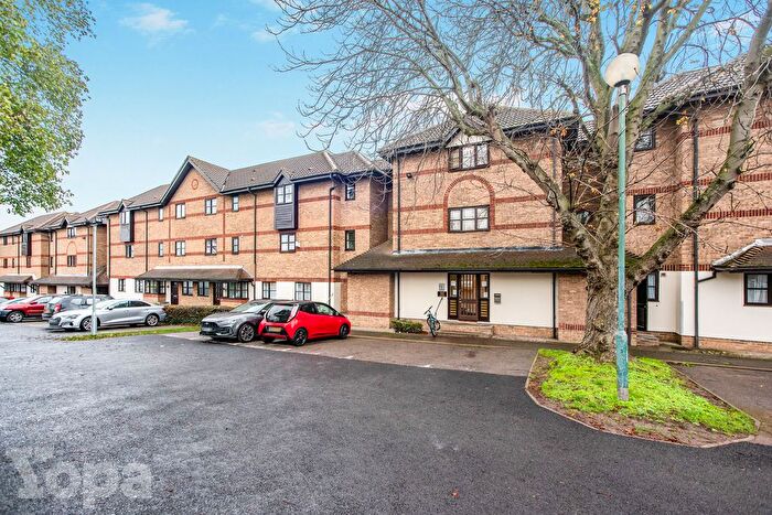 2 Bedroom Flat For Sale In Clifton Walk, Dartford, DA2