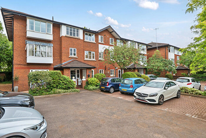 2 Bedroom Flat For Sale In Kingsworthy Close, Kingston Upon Thames, KT1