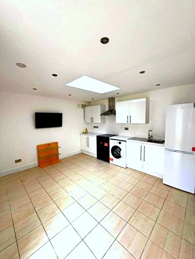 1 Bedroom Terraced House To Rent In Mapleleafe Gardens, Ilford, IG6