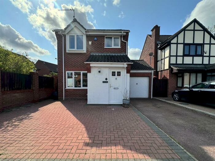 3 Bedroom Detached House To Rent In Drewray Drive, Taverham, Norwich, NR8