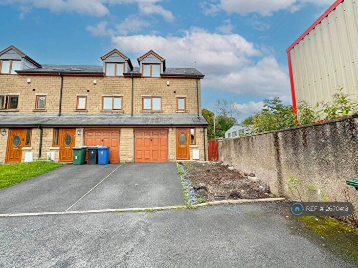 3 Bedroom End Of Terrace House To Rent In Shawclough Mews, Rossendale, BB4