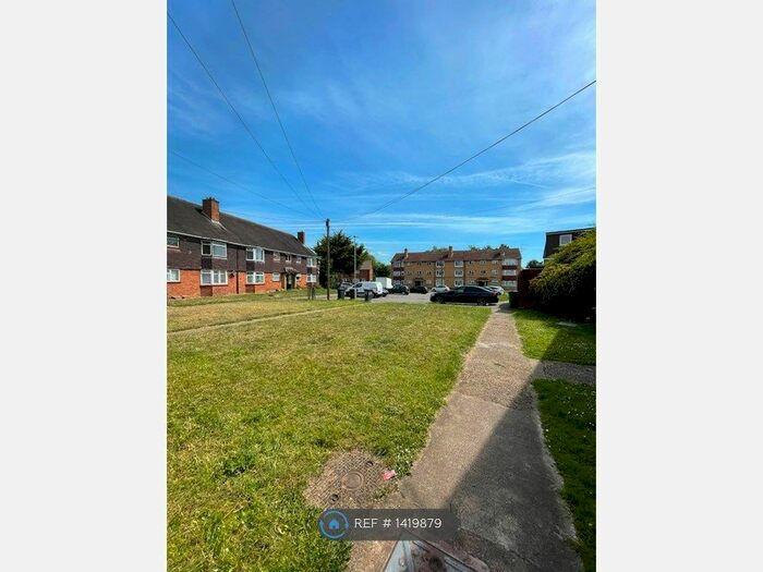 2 Bedroom Flat To Rent In Chadwell Avenue, Cheshunt, Waltham Cross, EN8