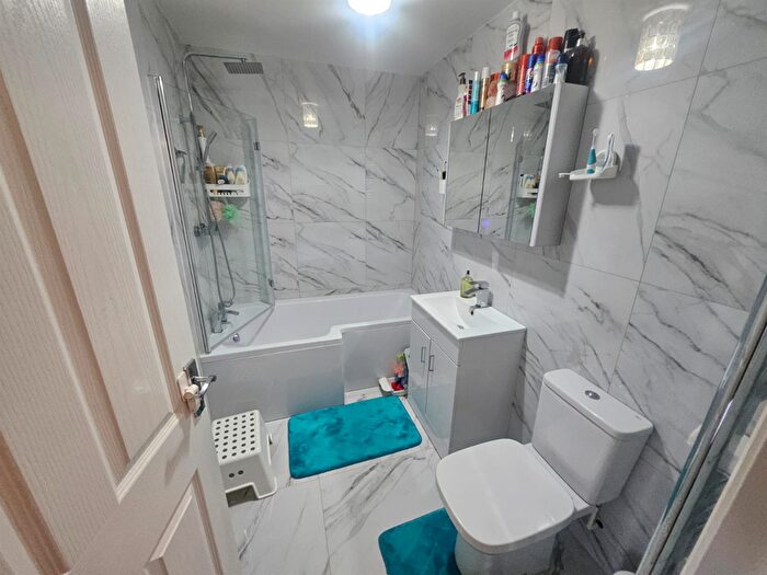 4 Bedroom Town House To Rent In Goodhart Crescent, Dunstable, Bedfordshire, LU6