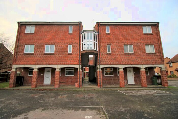 1 Bedroom Flat To Rent In Brackley Crescent, Basildon, SS13