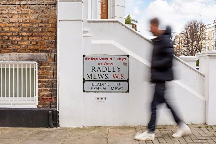 3 Bedroom Mews For Sale In Radley Mews, London, W8
