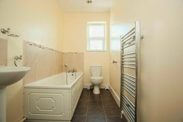 5 Bedroom Semi-Detached House To Rent In Alma Rd Winton Banks, BH9