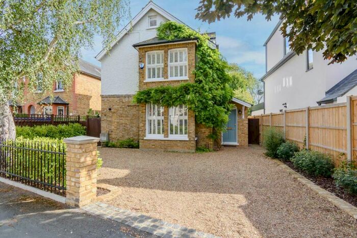 5 Bedroom Detached House To Rent In Clarence Road, Walton-On-Thames, KT12