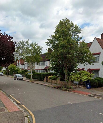 4 Bedroom Apartment To Rent In Strathmore Gardens, Finchley Central, Mill Hill East, Crouch End, London, N3