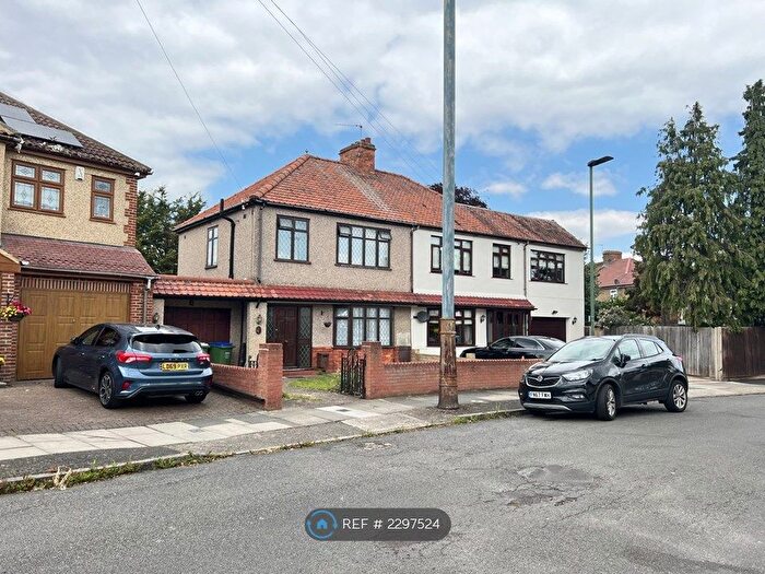 4 Bedroom Terraced House To Rent In Selwyn Crescent, Welling, DA16