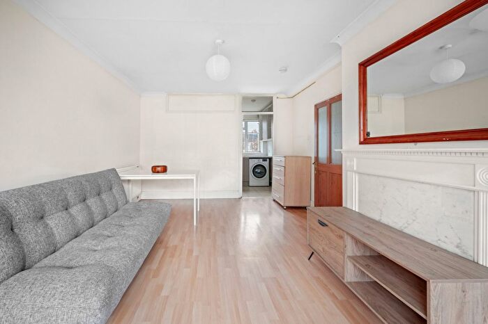 3 Bedroom Flat To Rent In Hillingdon Street, Walworth, SE17