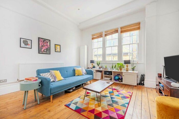 2 Bedroom Flat To Rent In Balham High Road, London, SW12
