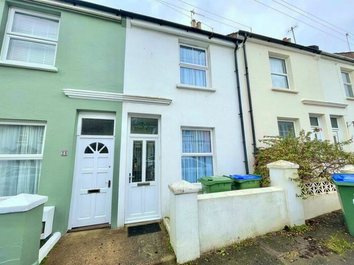 2 Bedroom House To Rent In Lawes Avenue, Newhaven, BN9