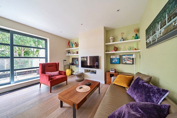 2 Bedroom Flat To Rent In Haverstock Hill, London, NW3