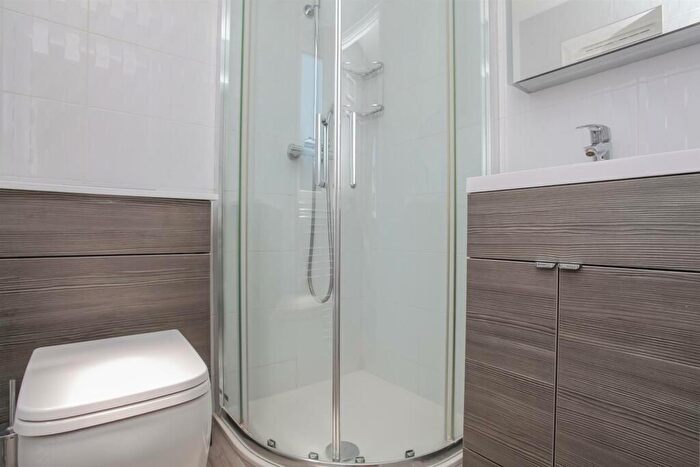 3 Bedroom End Of Terrace House For Sale In Ashmead Road, Banbury, OX16