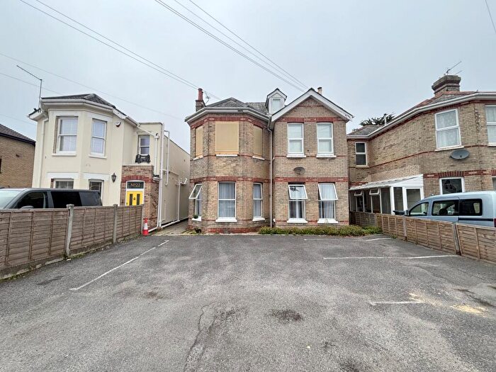 2 Bedroom Flat For Sale In C Alum Chine Road, Bournemouth, Dorset, BH4