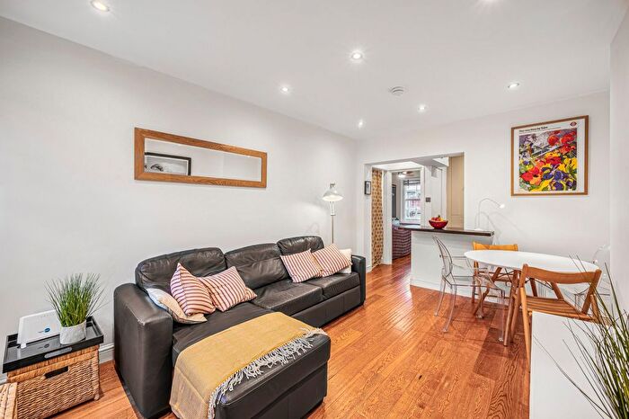 1 Bedroom Flat To Rent In Fletcher Buildings, Martlett Court, WC2B