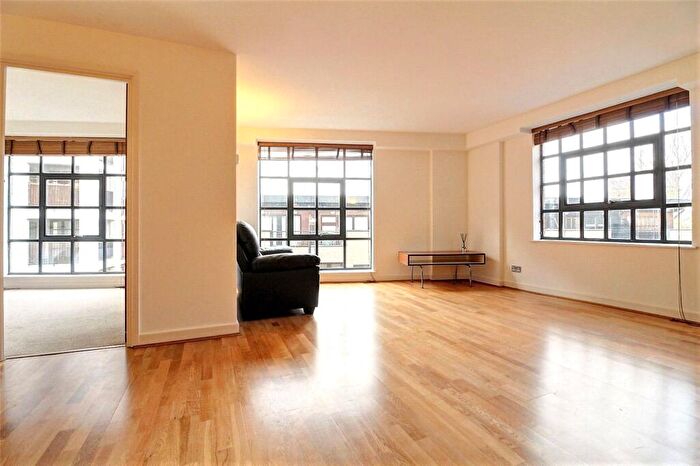 3 Bedroom Flat To Rent In Merchant Court, Wapping Wall, London, E1W