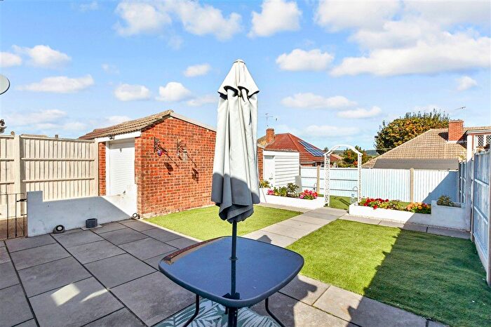 2 Bedroom Chalet For Sale In Flaxman Drive, Maidstone, Kent, ME16
