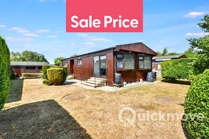 2 Bedroom Park Home For Sale In Torksey, Lincolnshire, LN1