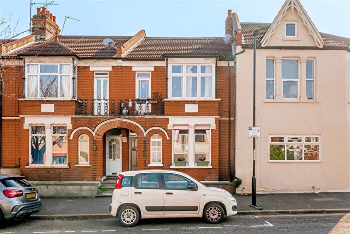 2 Bedroom Maisonette For Sale In Bramshot Avenue, Charlton, SE7