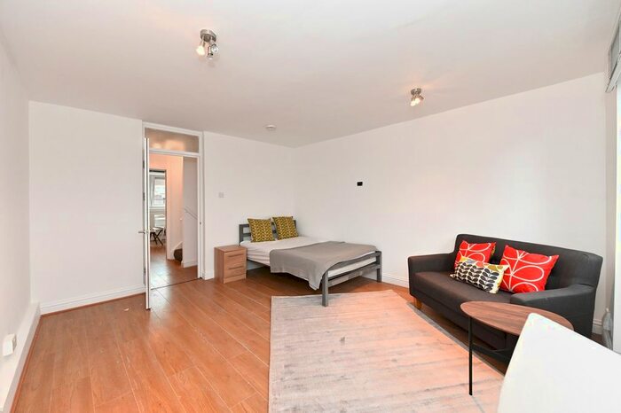 4 Bedroom Flat To Rent In Girdlestone Walk, London, N19