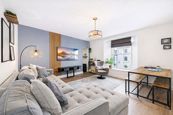 3 Bedroom Flat For Sale In Tudor Square, Tenby, Pembrokeshire, SA70