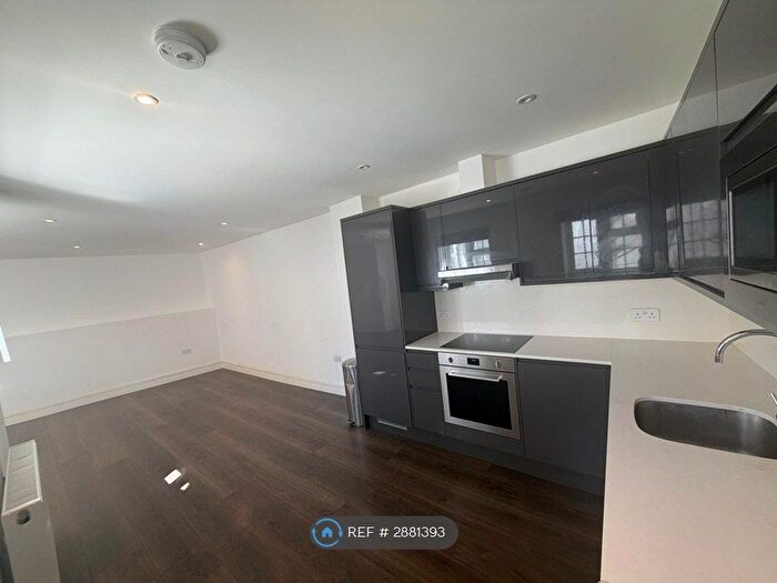 2 Bedroom Flat To Rent In Wendover Road, London, NW10