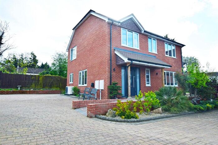 4 Bedroom Detached House For Sale In Junction Road, Gillingham, ME7