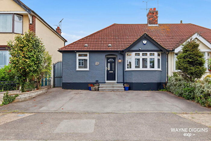 2 Bedroom Semi-Detached Bungalow For Sale In Lander Road, Grays, RM17