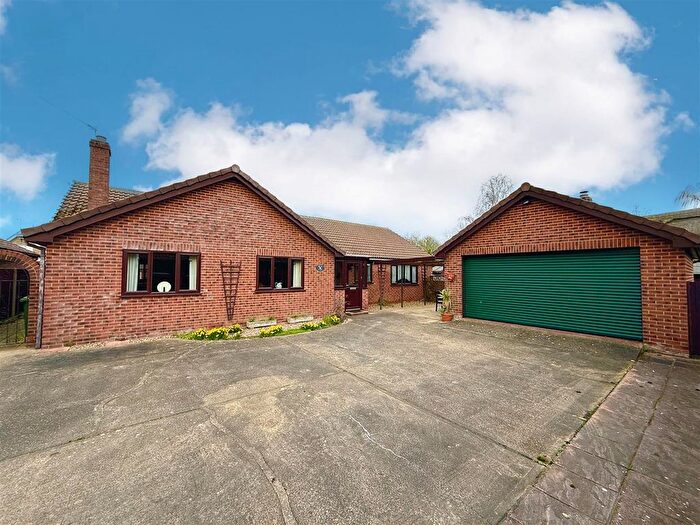 3 Bedroom Bungalow For Sale In The Thoroughfare, Potter Heigham, NR29