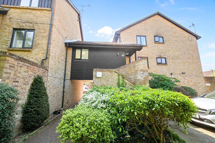 1 Bedroom Flat For Sale In Badger Close, Feltham, TW13