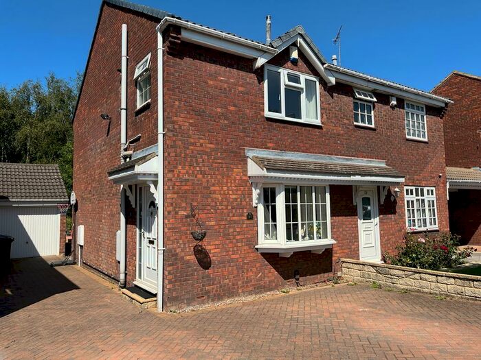 3 Bedroom House To Rent In Oakdene Way, Leeds, LS17