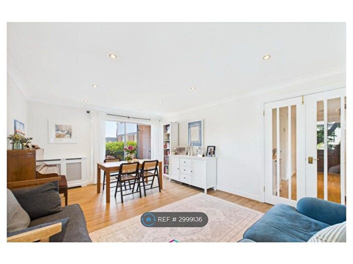 2 Bedroom Flat To Rent In Normandy House, London, NW4