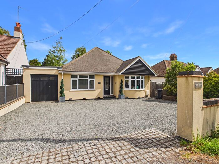 3 Bedroom Detached Bungalow For Sale In Newport Pagnell Road, Hardingstone, NN4