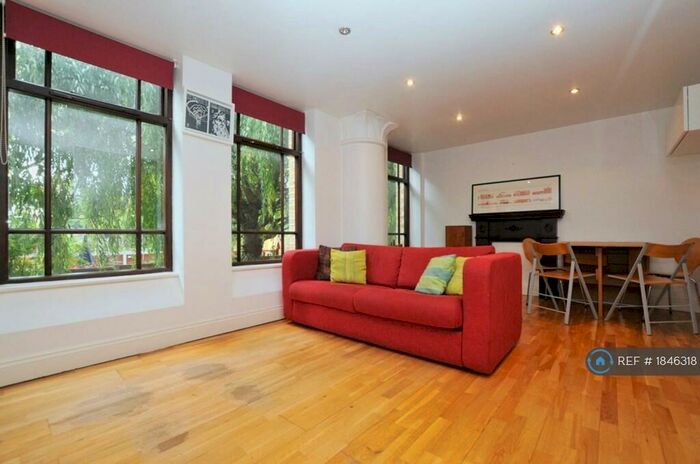 2 Bedroom Flat To Rent In Ark Court, London, N16