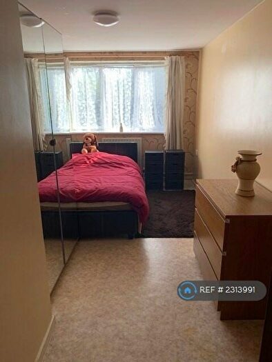 2 Bedroom Flat To Rent In Bullsmoor Way, Waltham Cross, EN8