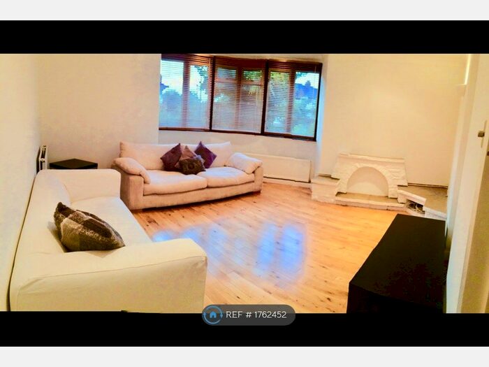 3 Bedroom Flat To Rent In Alexandra Ave, Harrow, HA2