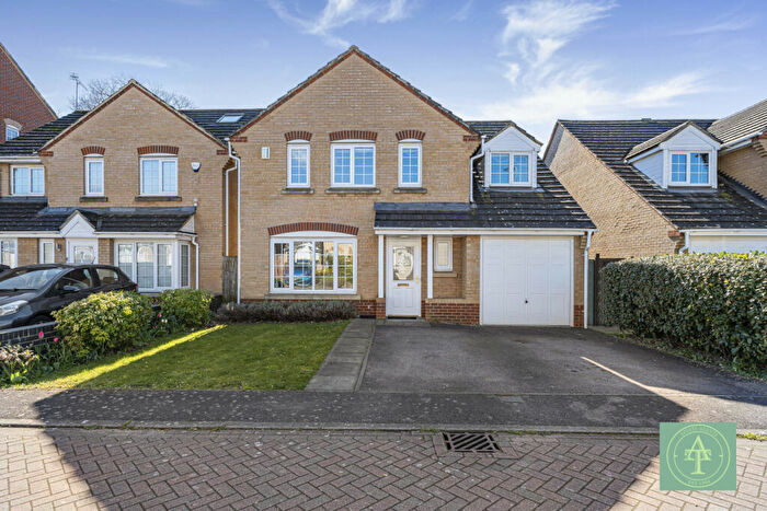 5 Bedroom Detached House For Sale In Kinderton Close, Southgate, London, N14