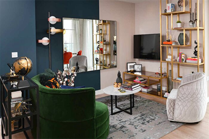 2 Bedroom Apartment To Rent In Darter House, Anax Street, N4