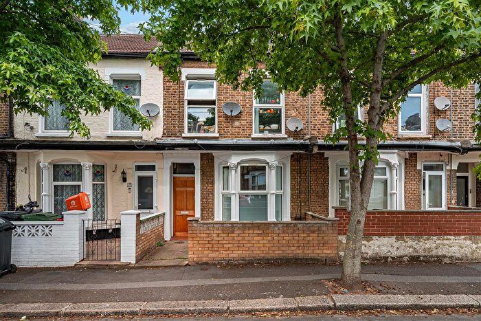 2 Bedroom Flat To Rent In Westdown Road, Stratford, E15