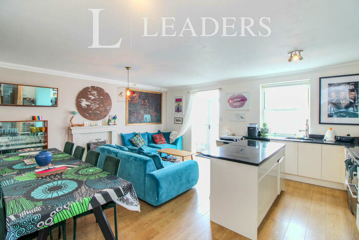 2 Bedroom Apartment To Rent In West Street, PO21