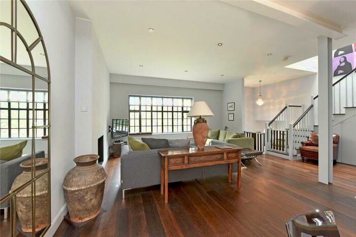 3 Bedroom Apartment To Rent In Bolingbroke Grove, SW11