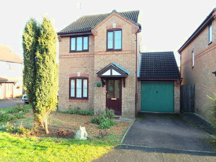 3 Bedroom Detached House To Rent In Docklewell Close, NN12